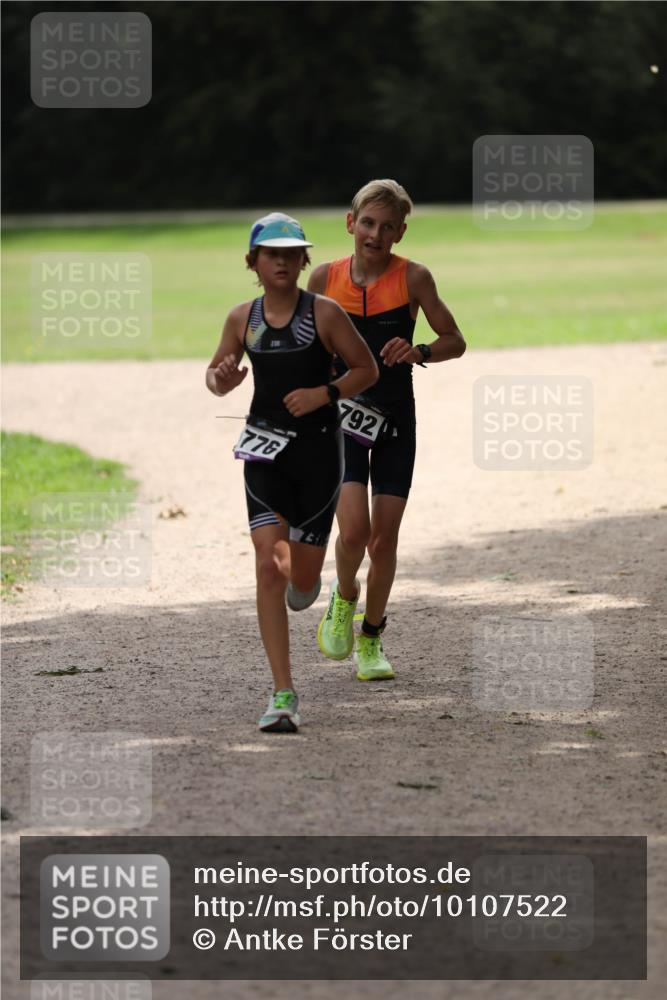 30.08.2026 - Elbe Triathlon Hamburg Antke Förster http://msf.ph/oto/10107522 30.08.2026 12:49:45 Laufen 776, 792 meine-sportfotos.de