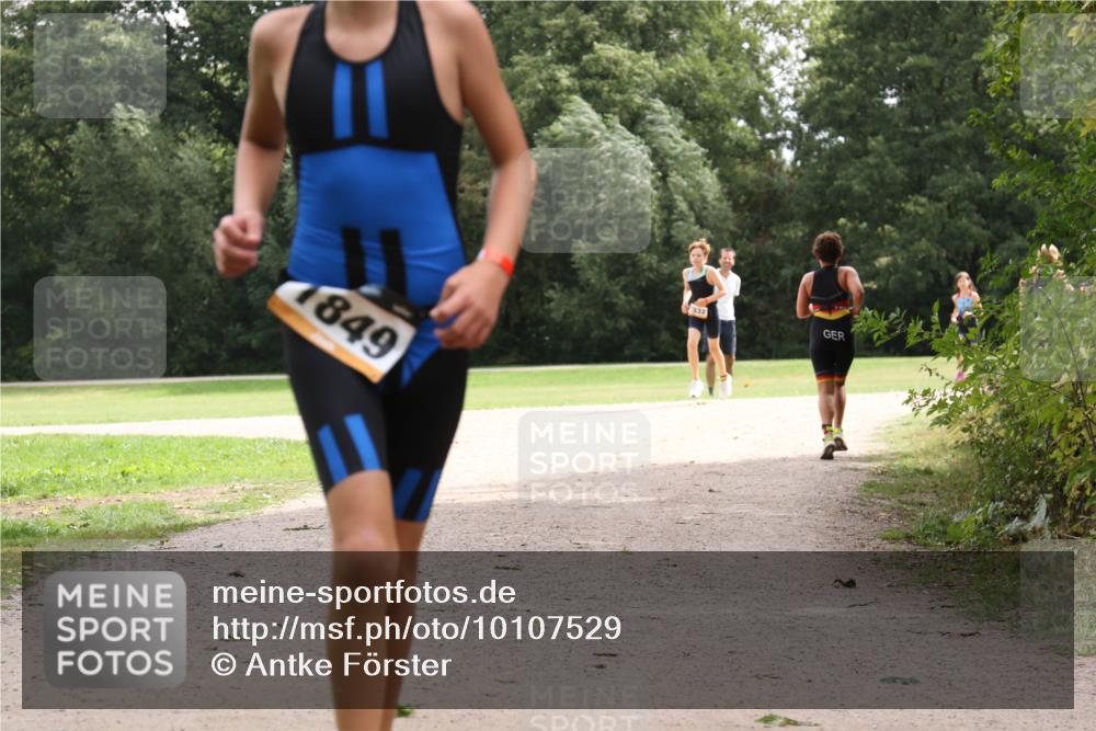 30.08.2026 - Elbe Triathlon Hamburg Antke Förster http://msf.ph/oto/10107529 30.08.2026 12:54:47 Laufen 1849 meine-sportfotos.de