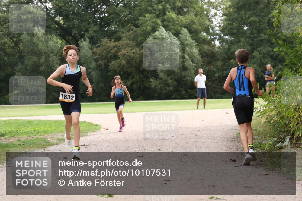 30.08.2026 - Elbe Triathlon Hamburg Antke Förster http://msf.ph/oto/10107531 30.08.2026 12:54:53 Laufen 1832 meine-sportfotos.de