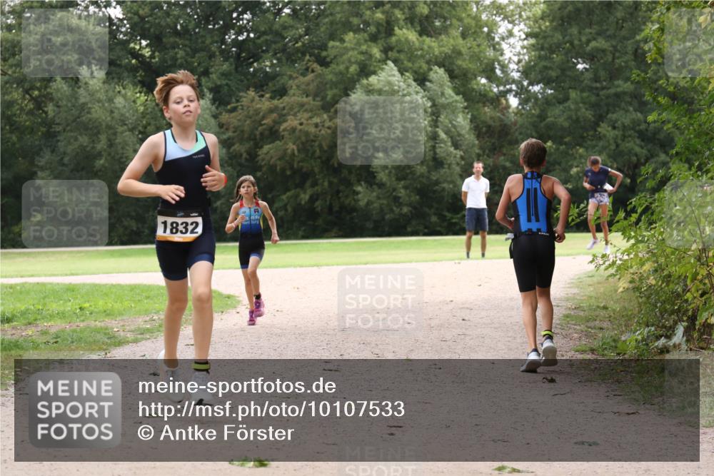 30.08.2026 - Elbe Triathlon Hamburg Antke Förster http://msf.ph/oto/10107533 30.08.2026 12:54:54 Laufen 1832 meine-sportfotos.de