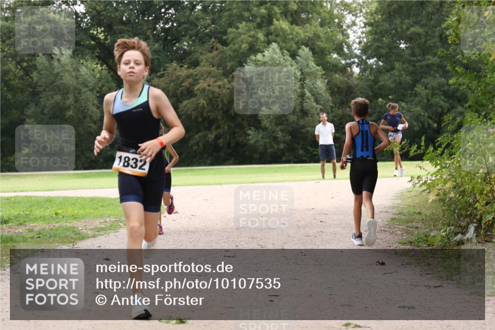 30.08.2026 - Elbe Triathlon Hamburg Antke Förster http://msf.ph/oto/10107535 30.08.2026 12:54:54 Laufen 1832 meine-sportfotos.de