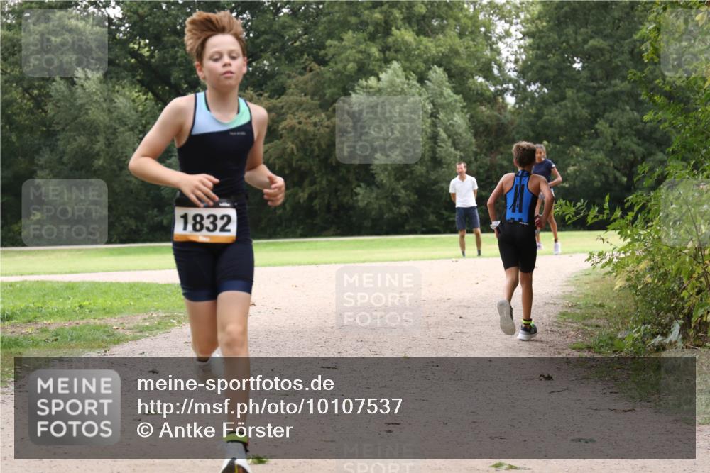 30.08.2026 - Elbe Triathlon Hamburg Antke Förster http://msf.ph/oto/10107537 30.08.2026 12:54:55 Laufen 1832 meine-sportfotos.de