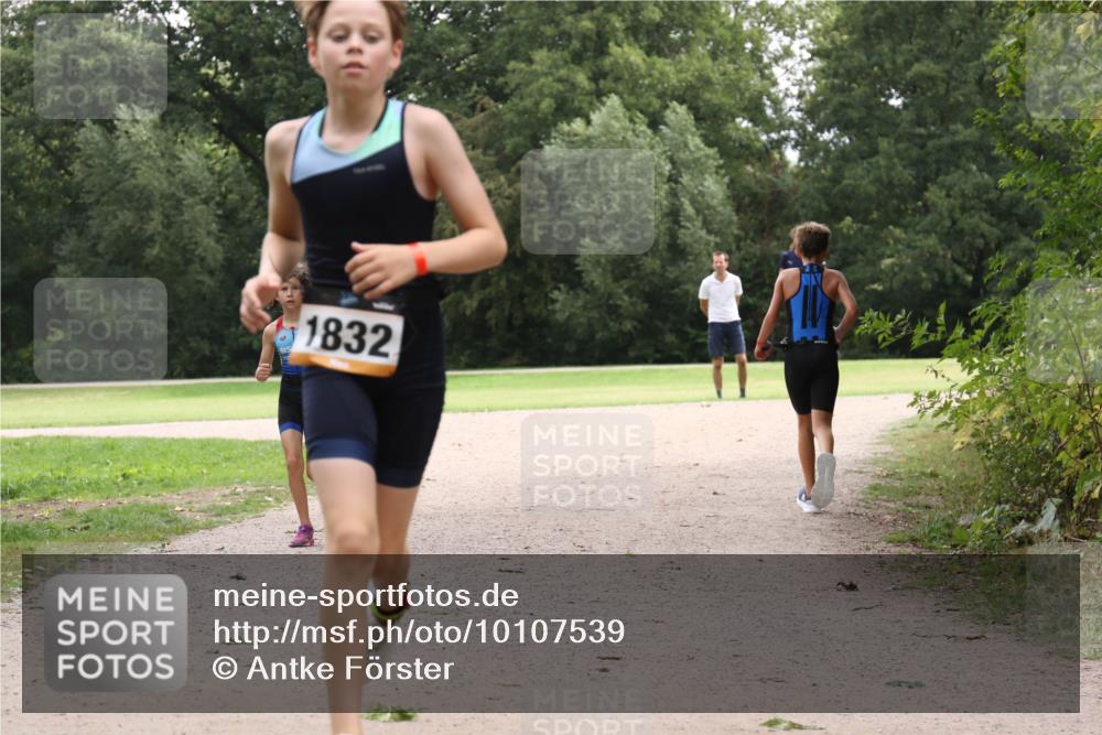 30.08.2026 - Elbe Triathlon Hamburg Antke Förster http://msf.ph/oto/10107539 30.08.2026 12:54:55 Laufen 1832 meine-sportfotos.de