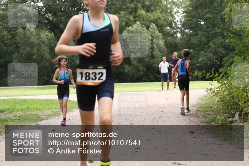 30.08.2026 - Elbe Triathlon Hamburg Antke Förster http://msf.ph/oto/10107541 30.08.2026 12:54:55 Laufen 1832 meine-sportfotos.de