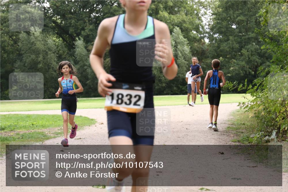 30.08.2026 - Elbe Triathlon Hamburg Antke Förster http://msf.ph/oto/10107543 30.08.2026 12:54:55 Laufen 1832 meine-sportfotos.de