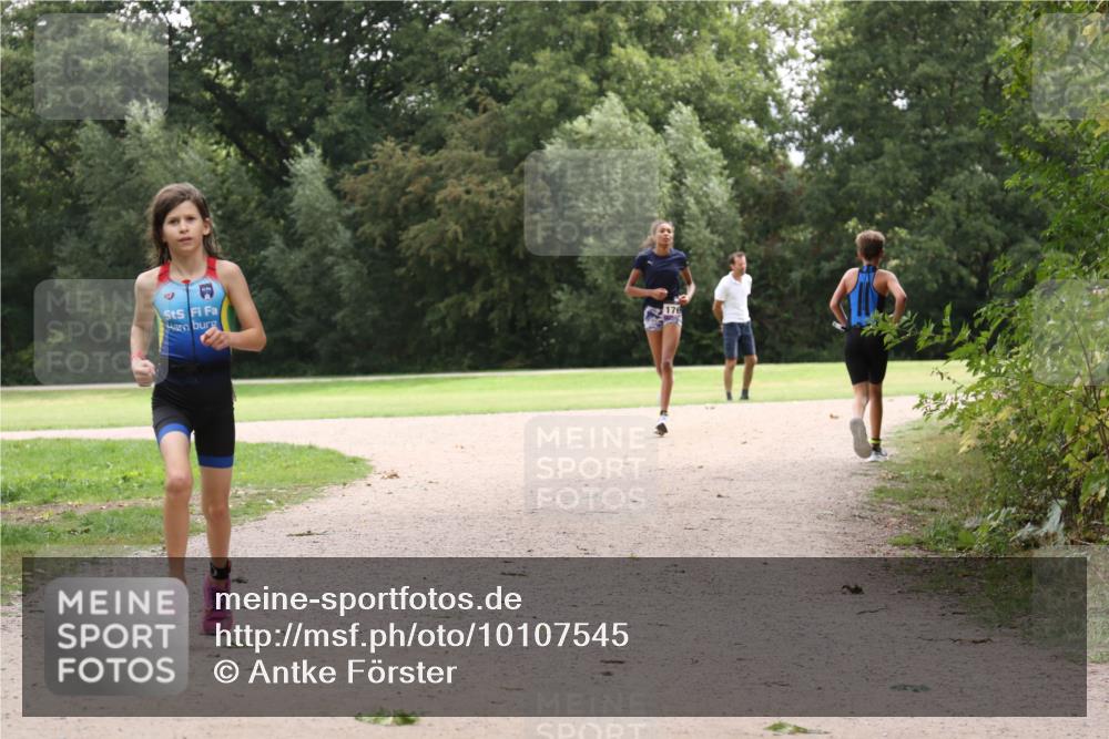 30.08.2026 - Elbe Triathlon Hamburg Antke Förster http://msf.ph/oto/10107545 30.08.2026 12:54:57 Laufen 176 meine-sportfotos.de