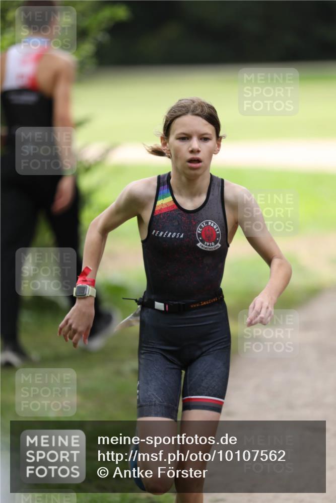 30.08.2026 - Elbe Triathlon Hamburg Antke Förster http://msf.ph/oto/10107562 30.08.2026 12:50:16 Laufen 1910 meine-sportfotos.de