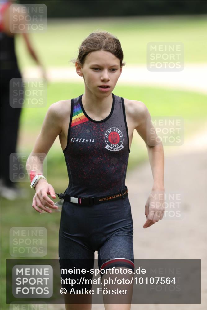 30.08.2026 - Elbe Triathlon Hamburg Antke Förster http://msf.ph/oto/10107564 30.08.2026 12:50:17 Laufen 1910 meine-sportfotos.de