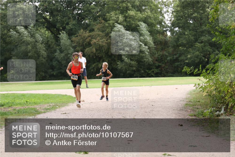 30.08.2026 - Elbe Triathlon Hamburg Antke Förster http://msf.ph/oto/10107567 30.08.2026 12:55:31 Laufen 1870, 1865 meine-sportfotos.de