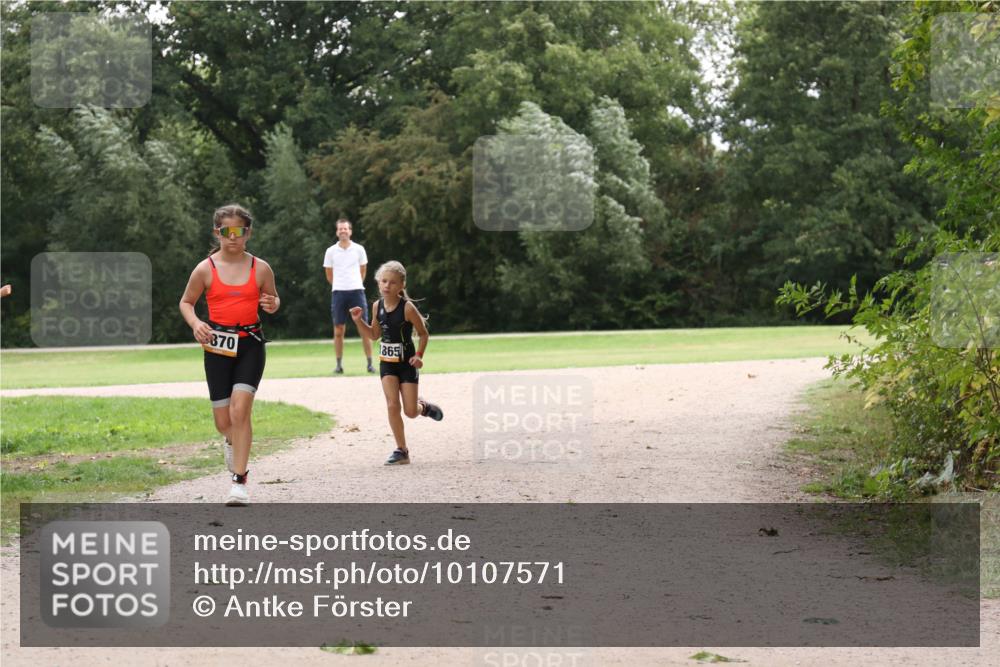 30.08.2026 - Elbe Triathlon Hamburg Antke Förster http://msf.ph/oto/10107571 30.08.2026 12:55:33 Laufen 370, 1865 meine-sportfotos.de
