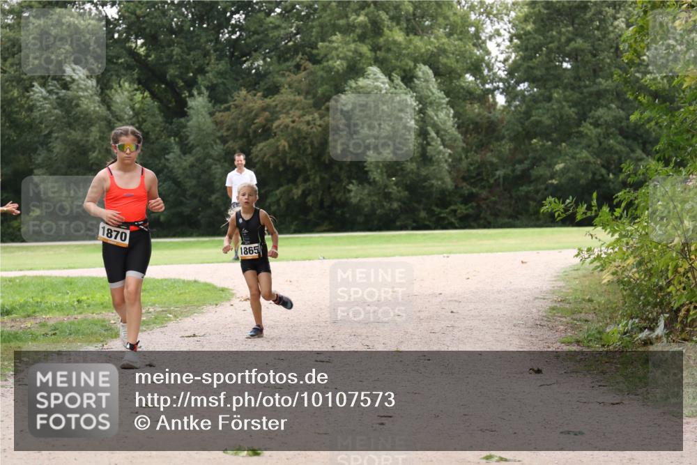 30.08.2026 - Elbe Triathlon Hamburg Antke Förster http://msf.ph/oto/10107573 30.08.2026 12:55:33 Laufen 1870, 1865 meine-sportfotos.de
