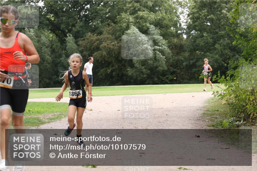 30.08.2026 - Elbe Triathlon Hamburg Antke Förster http://msf.ph/oto/10107579 30.08.2026 12:55:35 Laufen 70, 1865 meine-sportfotos.de