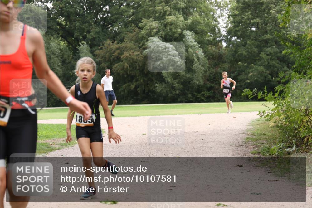 30.08.2026 - Elbe Triathlon Hamburg Antke Förster http://msf.ph/oto/10107581 30.08.2026 12:55:36 Laufen 1805, 1786 meine-sportfotos.de