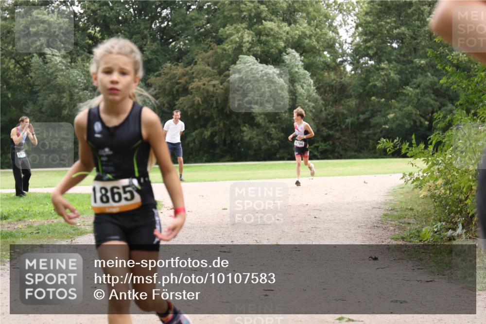 30.08.2026 - Elbe Triathlon Hamburg Antke Förster http://msf.ph/oto/10107583 30.08.2026 12:55:37 Laufen 14, 1, 1865, 1786 meine-sportfotos.de