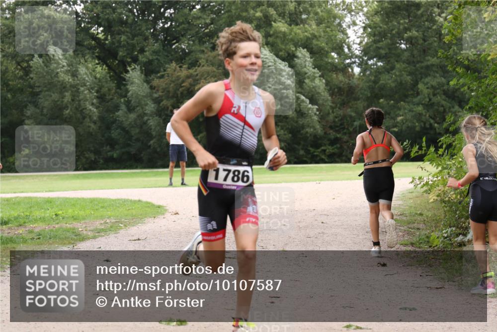 30.08.2026 - Elbe Triathlon Hamburg Antke Förster http://msf.ph/oto/10107587 30.08.2026 12:55:43 Laufen 1786 meine-sportfotos.de