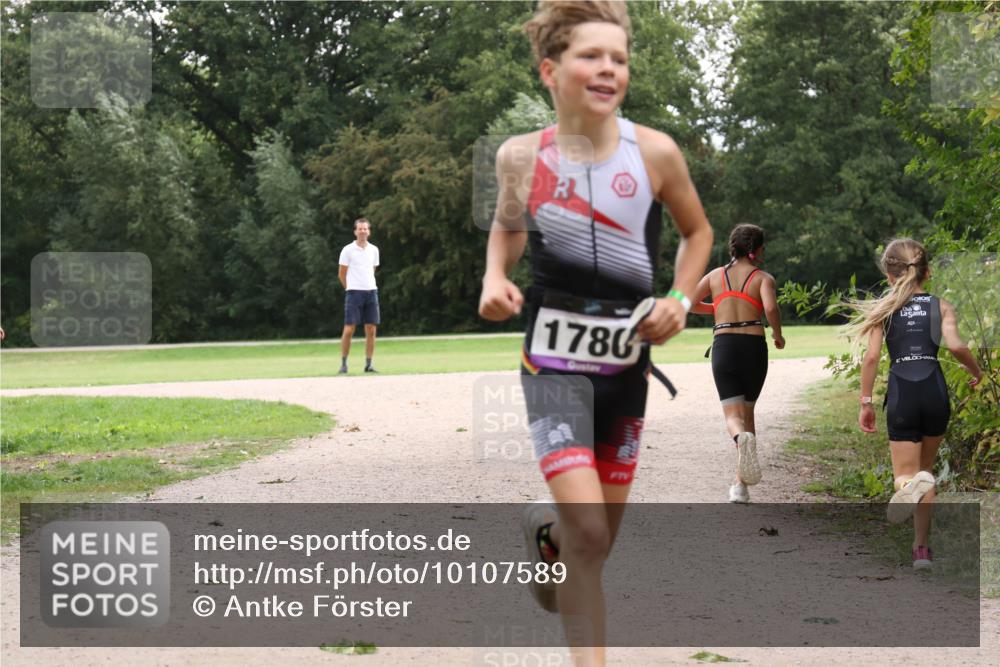 30.08.2026 - Elbe Triathlon Hamburg Antke Förster http://msf.ph/oto/10107589 30.08.2026 12:55:43 Laufen 1786 meine-sportfotos.de
