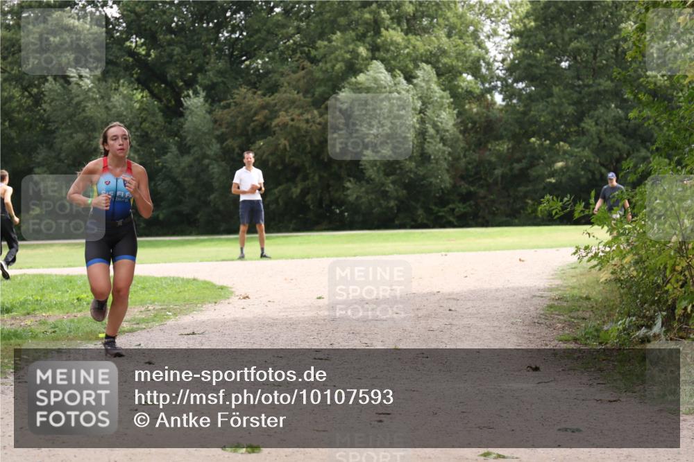 30.08.2026 - Elbe Triathlon Hamburg Antke Förster http://msf.ph/oto/10107593 30.08.2026 12:56:04 Laufen  meine-sportfotos.de