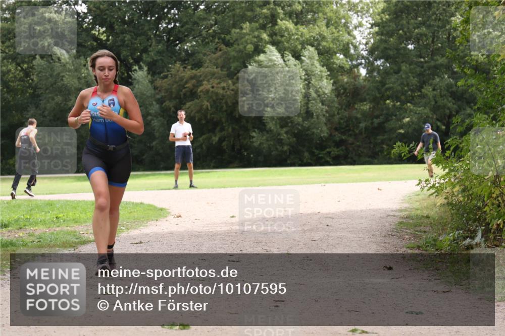 30.08.2026 - Elbe Triathlon Hamburg Antke Förster http://msf.ph/oto/10107595 30.08.2026 12:56:04 Laufen  meine-sportfotos.de