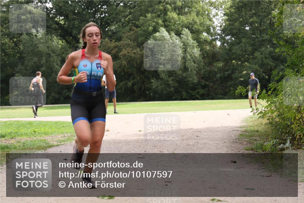 30.08.2026 - Elbe Triathlon Hamburg Antke Förster http://msf.ph/oto/10107597 30.08.2026 12:56:05 Laufen 5 meine-sportfotos.de