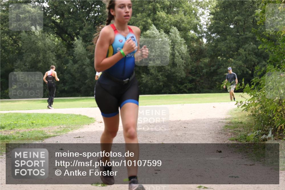 30.08.2026 - Elbe Triathlon Hamburg Antke Förster http://msf.ph/oto/10107599 30.08.2026 12:56:06 Laufen  meine-sportfotos.de