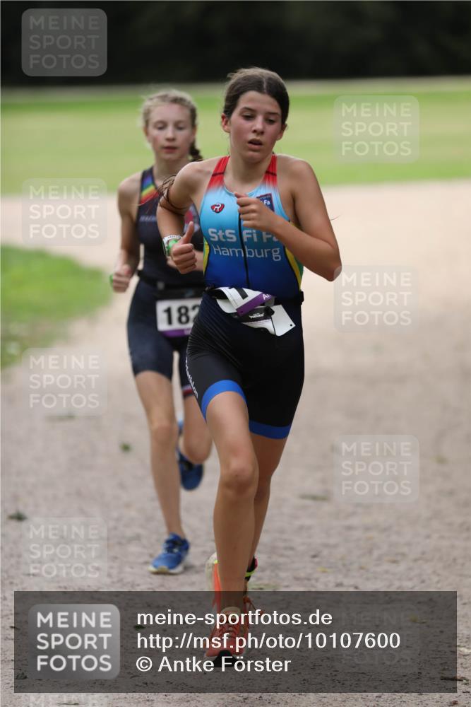 30.08.2026 - Elbe Triathlon Hamburg Antke Förster http://msf.ph/oto/10107600 30.08.2026 12:50:49 Laufen 182 meine-sportfotos.de