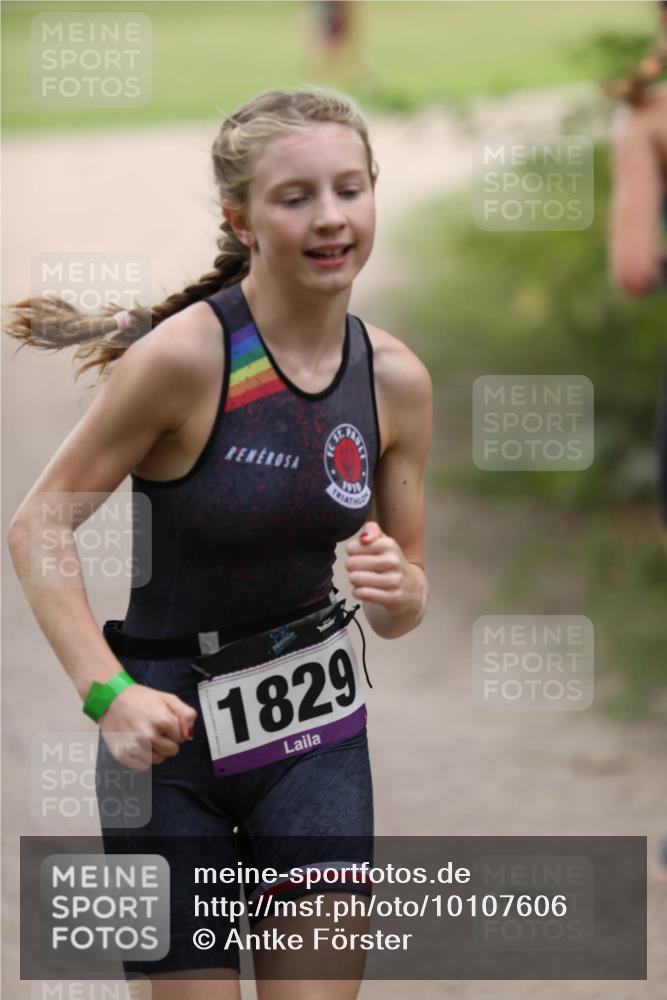 30.08.2026 - Elbe Triathlon Hamburg Antke Förster http://msf.ph/oto/10107606 30.08.2026 12:50:51 Laufen 1910, 1829 meine-sportfotos.de