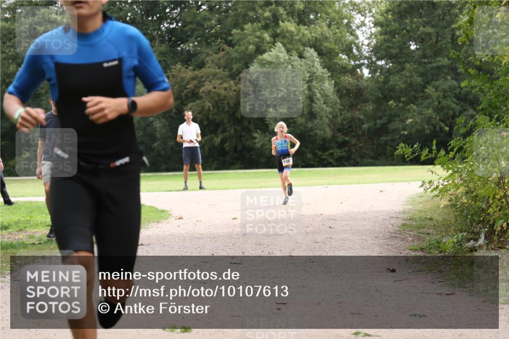 30.08.2026 - Elbe Triathlon Hamburg Antke Förster http://msf.ph/oto/10107613 30.08.2026 12:56:26 Laufen 1867 meine-sportfotos.de