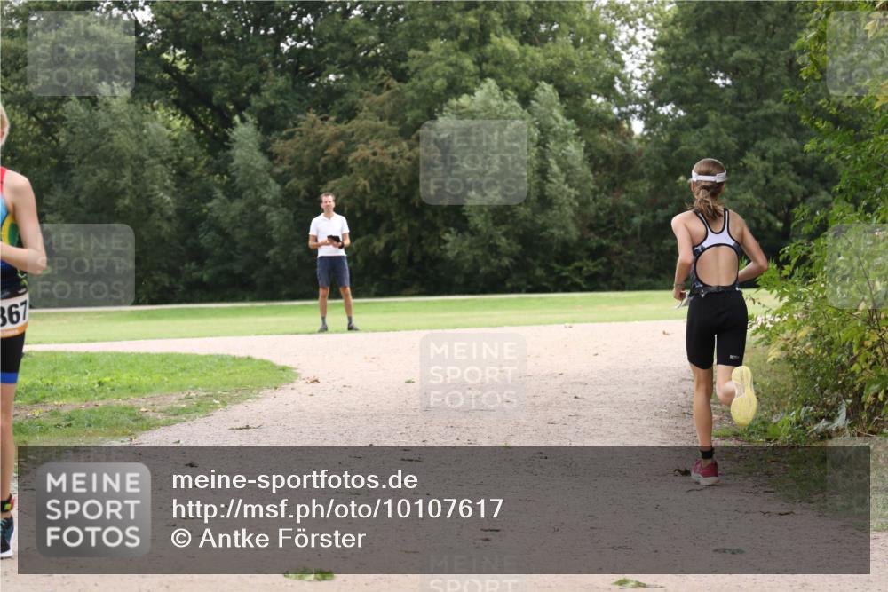 30.08.2026 - Elbe Triathlon Hamburg Antke Förster http://msf.ph/oto/10107617 30.08.2026 12:56:32 Laufen 867 meine-sportfotos.de