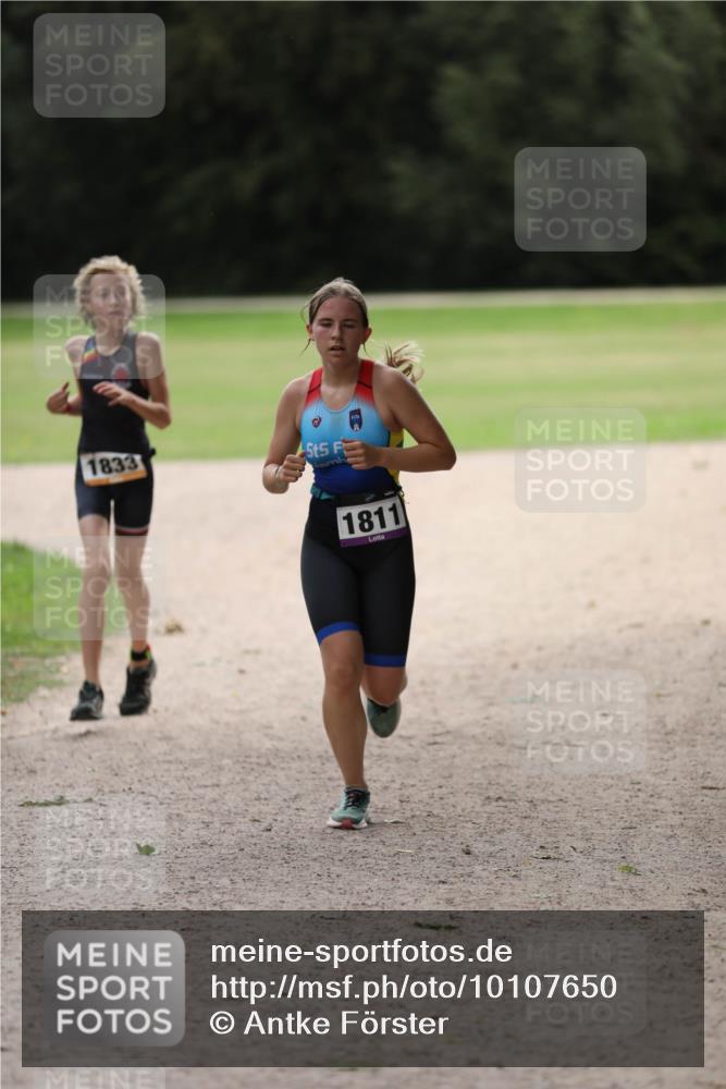 30.08.2026 - Elbe Triathlon Hamburg Antke Förster http://msf.ph/oto/10107650 30.08.2026 12:51:36 Laufen 1833, 1811 meine-sportfotos.de
