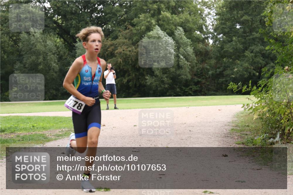 30.08.2026 - Elbe Triathlon Hamburg Antke Förster http://msf.ph/oto/10107653 30.08.2026 12:57:01 Laufen 1778 meine-sportfotos.de
