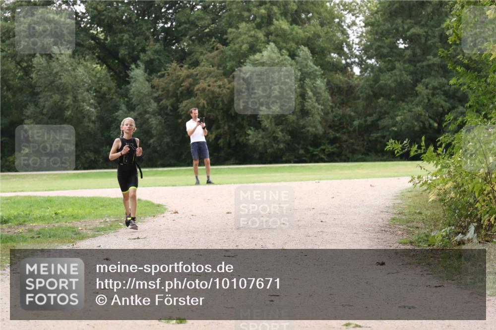 30.08.2026 - Elbe Triathlon Hamburg Antke Förster http://msf.ph/oto/10107671 30.08.2026 12:57:39 Laufen  meine-sportfotos.de