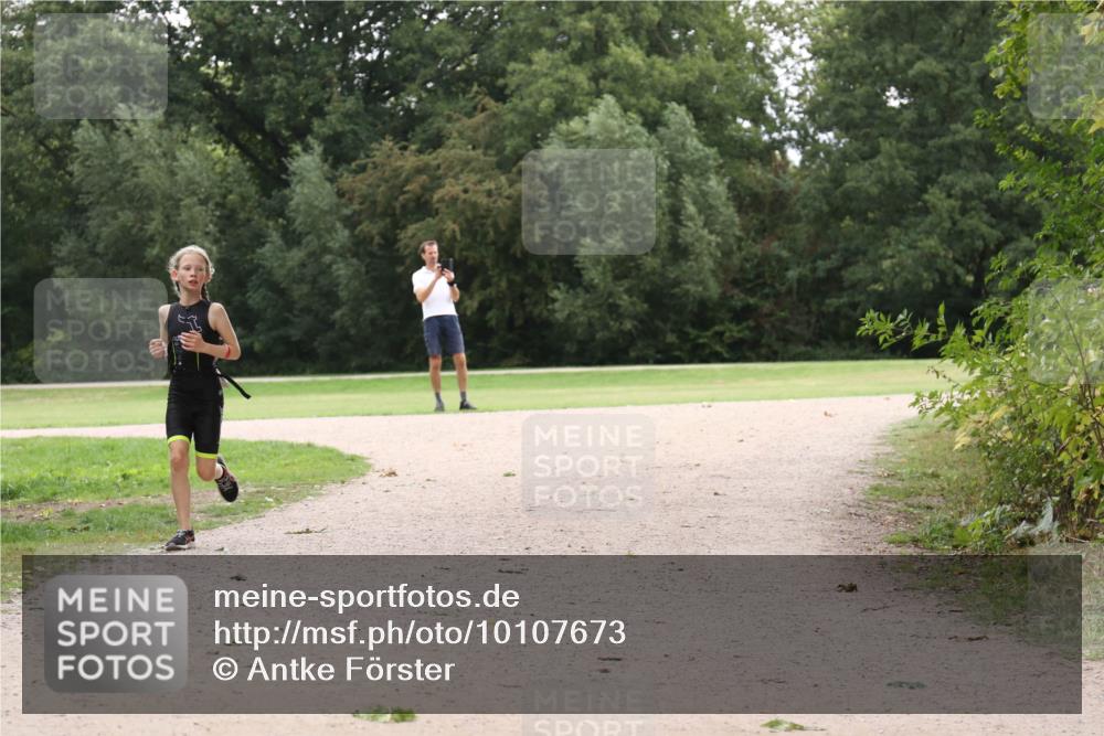 30.08.2026 - Elbe Triathlon Hamburg Antke Förster http://msf.ph/oto/10107673 30.08.2026 12:57:40 Laufen  meine-sportfotos.de