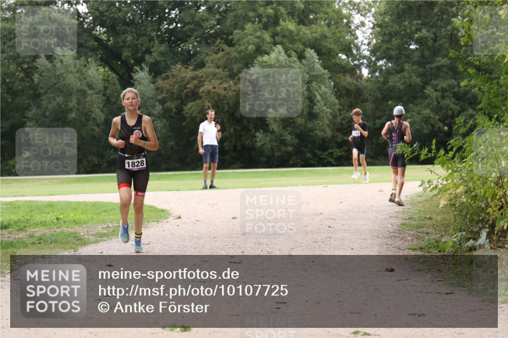 30.08.2026 - Elbe Triathlon Hamburg Antke Förster http://msf.ph/oto/10107725 30.08.2026 12:58:43 Laufen 1828, 1784 meine-sportfotos.de