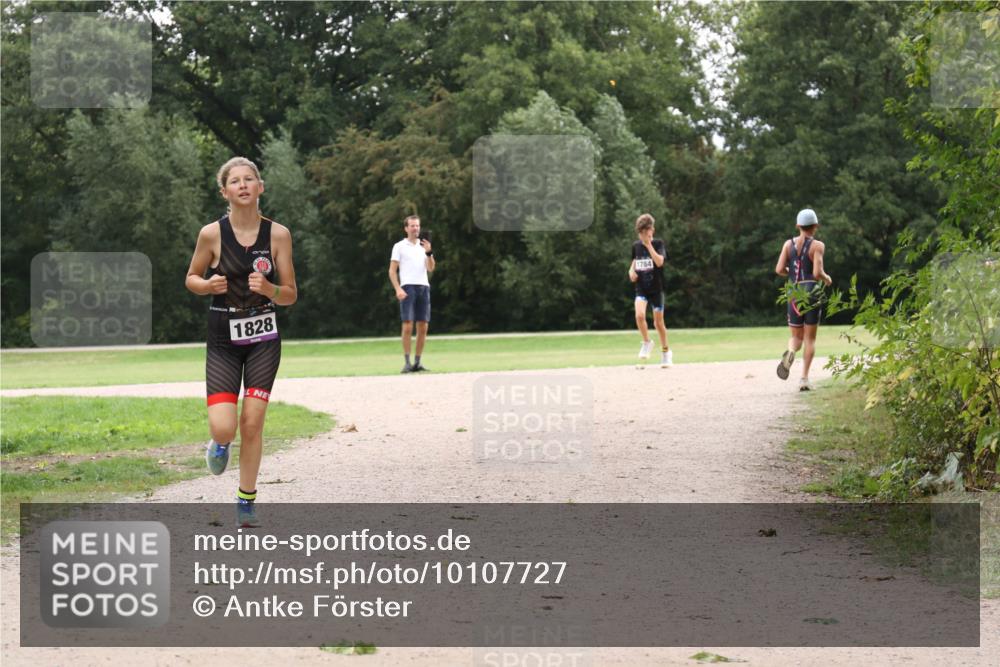 30.08.2026 - Elbe Triathlon Hamburg Antke Förster http://msf.ph/oto/10107727 30.08.2026 12:58:44 Laufen 1828, 1784 meine-sportfotos.de