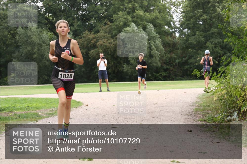 30.08.2026 - Elbe Triathlon Hamburg Antke Förster http://msf.ph/oto/10107729 30.08.2026 12:58:45 Laufen 1828 meine-sportfotos.de