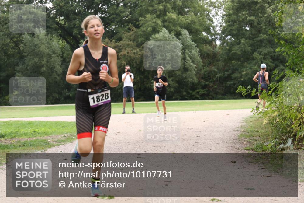 30.08.2026 - Elbe Triathlon Hamburg Antke Förster http://msf.ph/oto/10107731 30.08.2026 12:58:45 Laufen 1828, 1784 meine-sportfotos.de