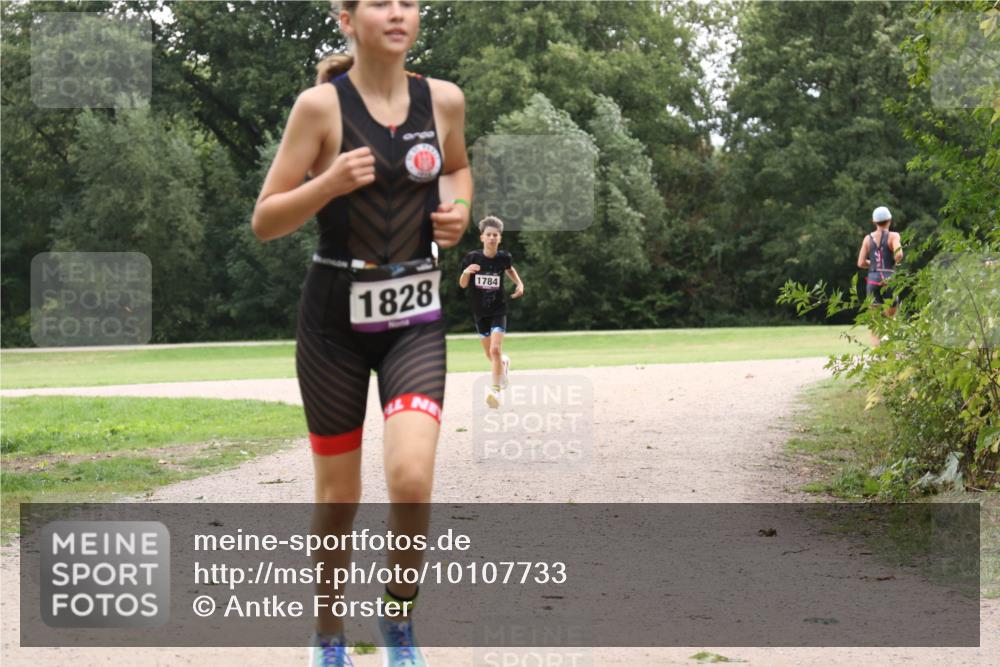 30.08.2026 - Elbe Triathlon Hamburg Antke Förster http://msf.ph/oto/10107733 30.08.2026 12:58:46 Laufen 1828, 1784 meine-sportfotos.de
