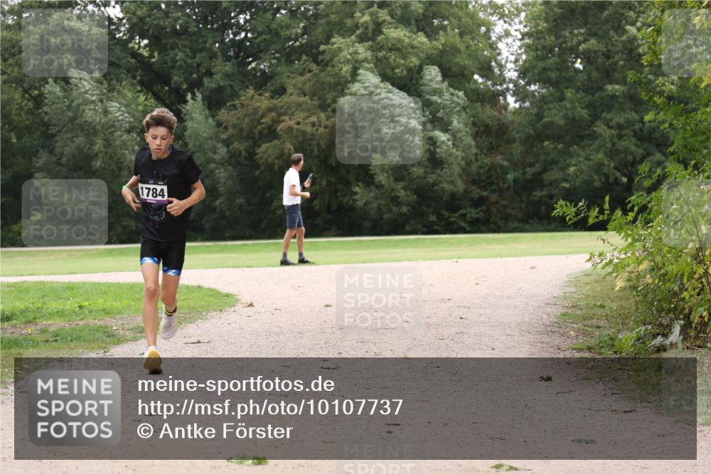 30.08.2026 - Elbe Triathlon Hamburg Antke Förster http://msf.ph/oto/10107737 30.08.2026 12:58:50 Laufen 1784 meine-sportfotos.de