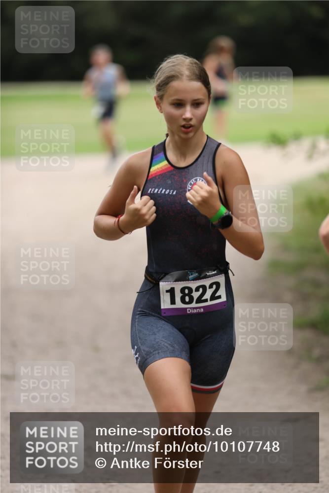 30.08.2026 - Elbe Triathlon Hamburg Antke Förster http://msf.ph/oto/10107748 30.08.2026 12:52:45 Laufen 1822 meine-sportfotos.de