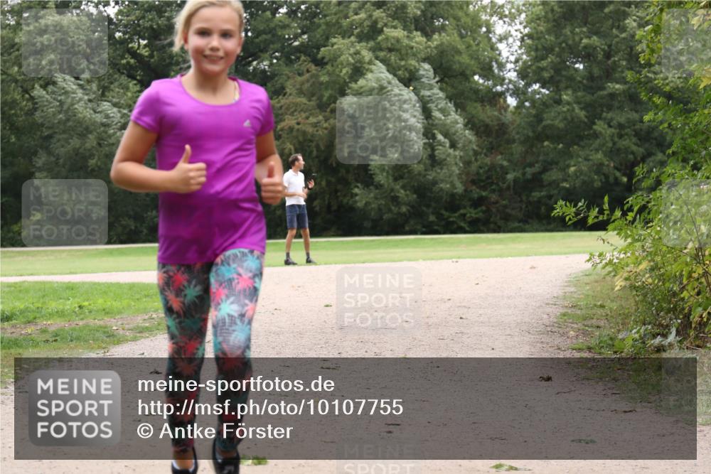30.08.2026 - Elbe Triathlon Hamburg Antke Förster http://msf.ph/oto/10107755 30.08.2026 12:59:35 Laufen  meine-sportfotos.de