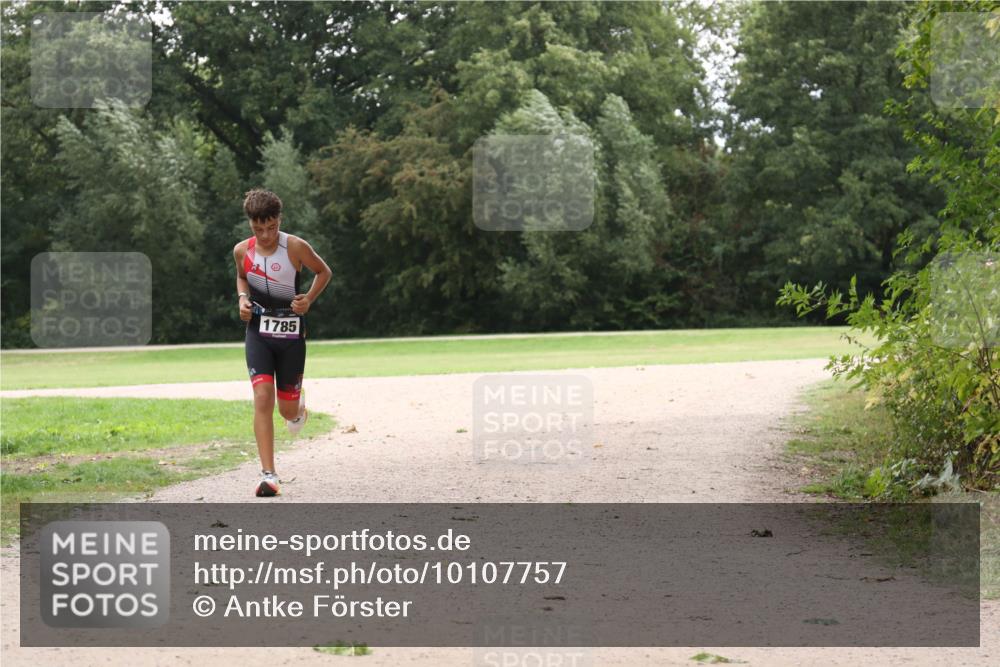 30.08.2026 - Elbe Triathlon Hamburg Antke Förster http://msf.ph/oto/10107757 30.08.2026 13:00:41 Laufen 1785 meine-sportfotos.de