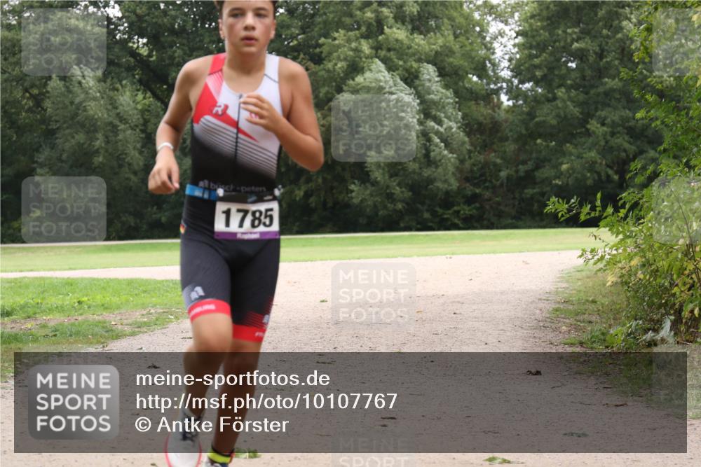 30.08.2026 - Elbe Triathlon Hamburg Antke Förster http://msf.ph/oto/10107767 30.08.2026 13:00:43 Laufen 1785 meine-sportfotos.de
