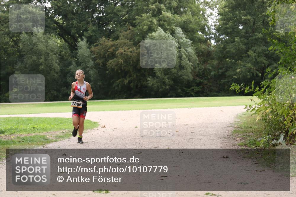 30.08.2026 - Elbe Triathlon Hamburg Antke Förster http://msf.ph/oto/10107779 30.08.2026 13:01:38 Laufen 1866 meine-sportfotos.de