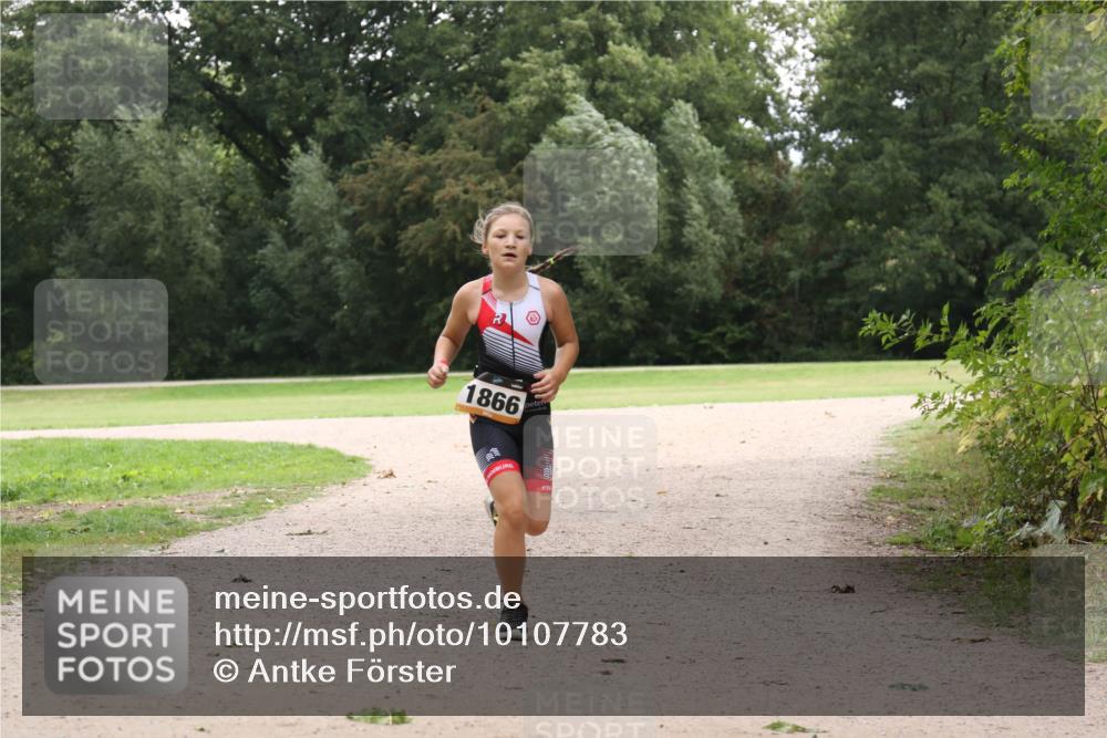 30.08.2026 - Elbe Triathlon Hamburg Antke Förster http://msf.ph/oto/10107783 30.08.2026 13:01:40 Laufen 1866 meine-sportfotos.de