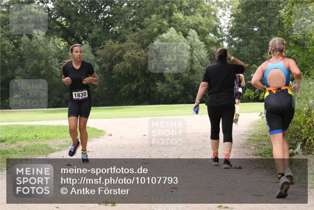 30.08.2026 - Elbe Triathlon Hamburg Antke Förster http://msf.ph/oto/10107793 30.08.2026 13:02:06 Laufen 1830 meine-sportfotos.de