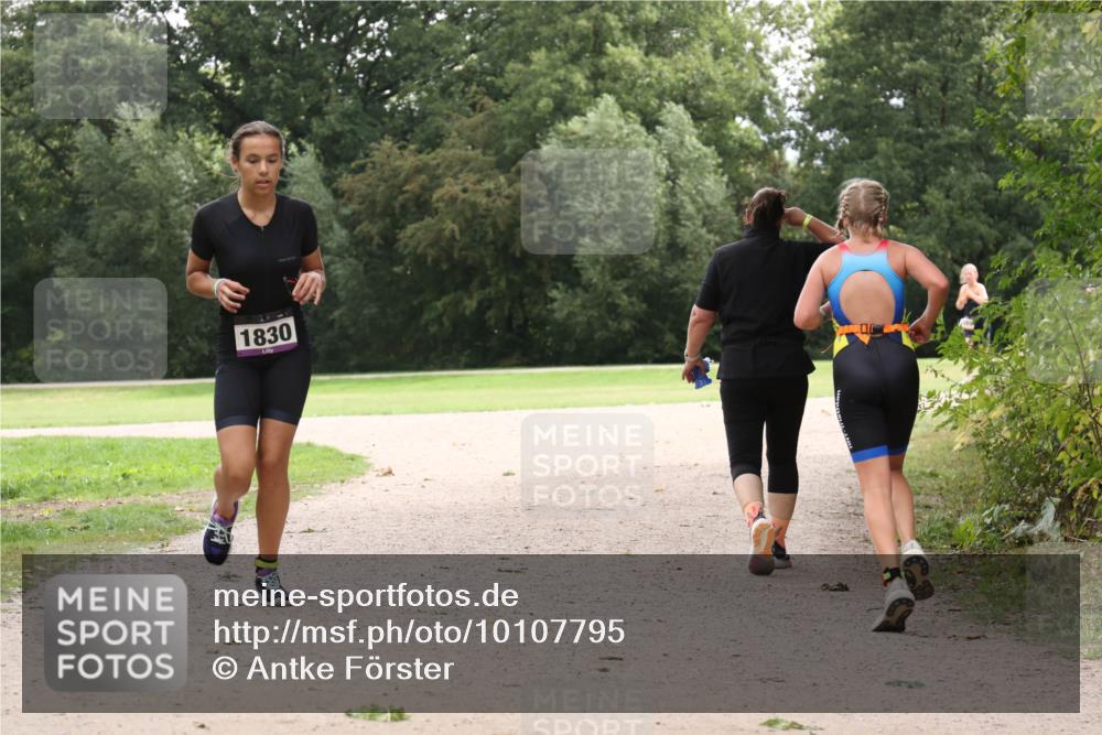 30.08.2026 - Elbe Triathlon Hamburg Antke Förster http://msf.ph/oto/10107795 30.08.2026 13:02:06 Laufen 1830 meine-sportfotos.de