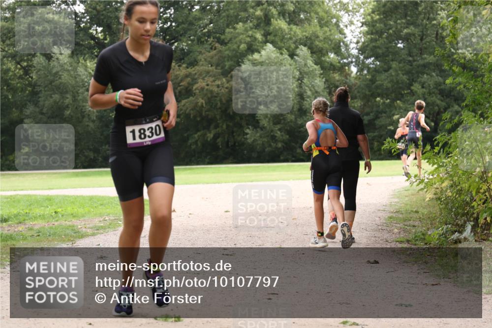 30.08.2026 - Elbe Triathlon Hamburg Antke Förster http://msf.ph/oto/10107797 30.08.2026 13:02:08 Laufen 1830 meine-sportfotos.de