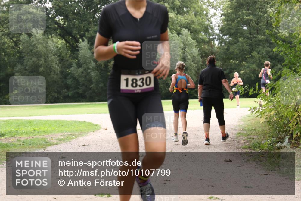 30.08.2026 - Elbe Triathlon Hamburg Antke Förster http://msf.ph/oto/10107799 30.08.2026 13:02:08 Laufen 1830 meine-sportfotos.de
