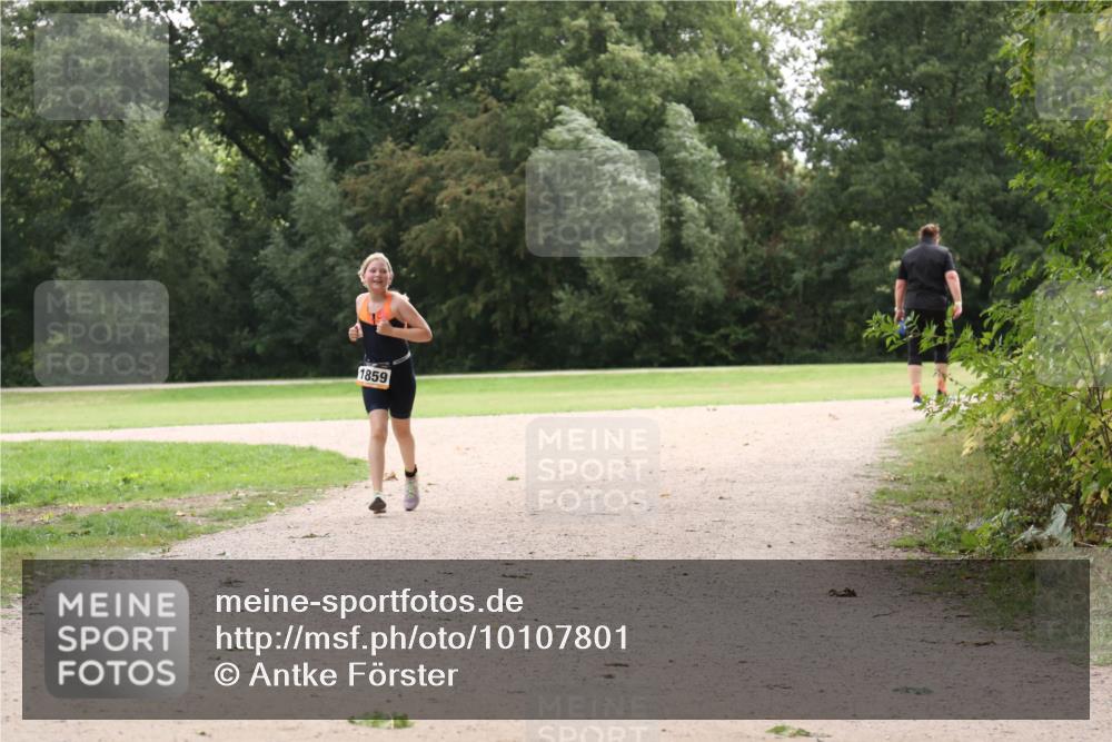30.08.2026 - Elbe Triathlon Hamburg Antke Förster http://msf.ph/oto/10107801 30.08.2026 13:02:17 Laufen 1859 meine-sportfotos.de