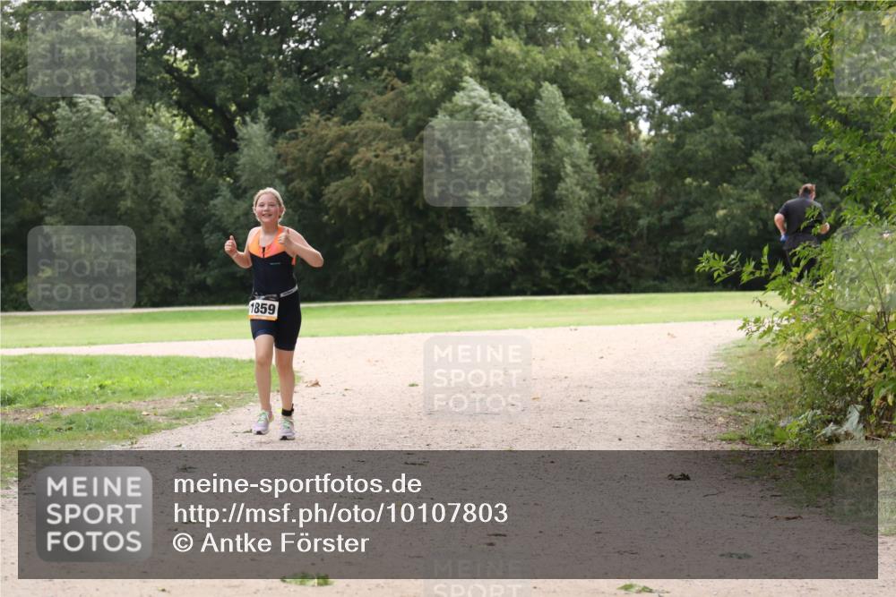 30.08.2026 - Elbe Triathlon Hamburg Antke Förster http://msf.ph/oto/10107803 30.08.2026 13:02:18 Laufen 1859 meine-sportfotos.de